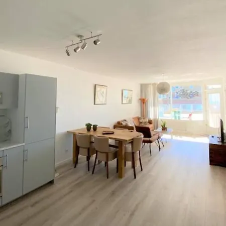 Witte Jade Apartment